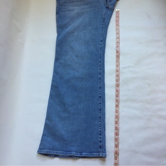 Madewell 11” High Rise Flare Jeans Knee Rip Edition in Eversfield Wash Size 33P - Picture 13 of 17
